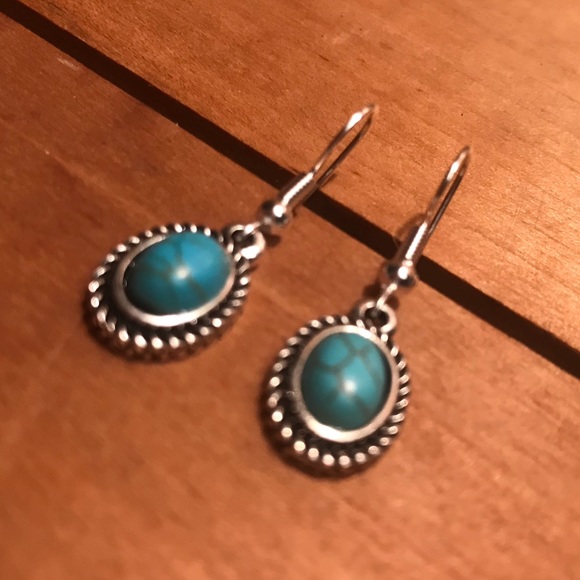 LAST PAIR! New Vintage Look Turquoise Oval Earring - Picture 2 of 3